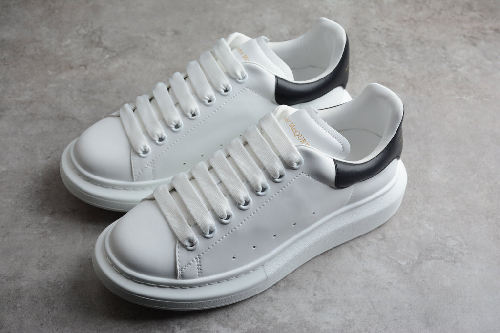 (G5) Alexander McQueen tenis bajos Oversize Talon Piel Negro