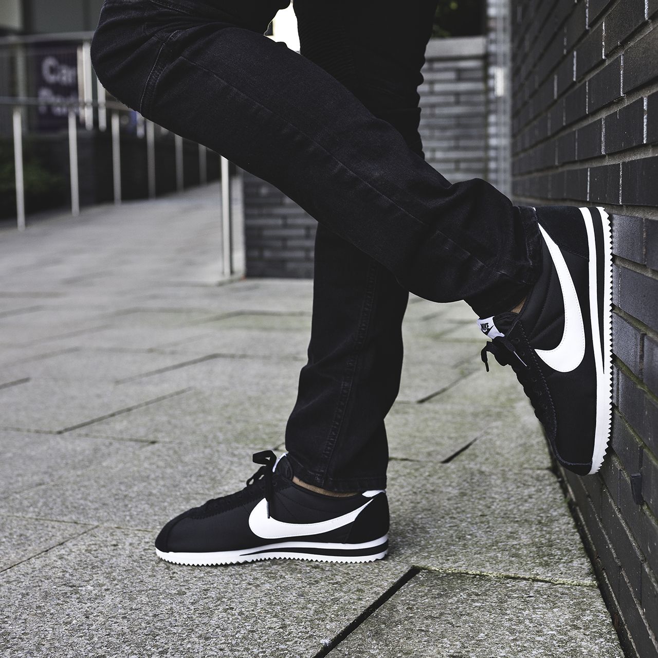 N372O NIKE CORTEZ NEGRO BLANCO EN PIEL - Calzado de mujer y hombre