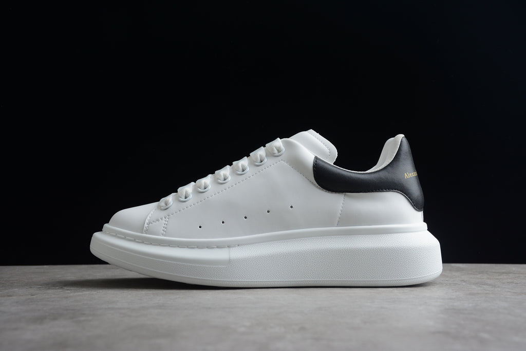 (G5) Alexander McQueen tenis bajos Oversize Talon Piel Negro
