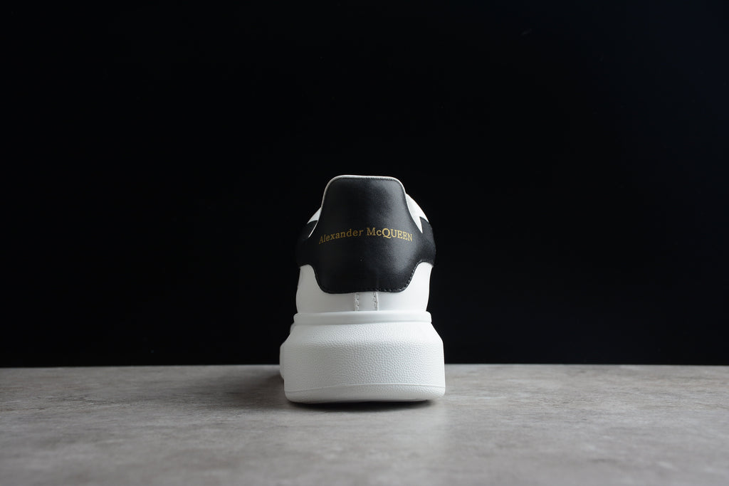 (G5) Alexander McQueen tenis bajos Oversize Talon Piel Negro