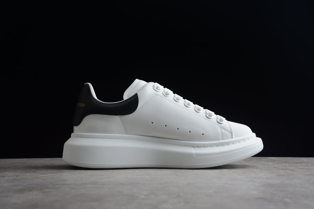 (G5) Alexander McQueen tenis bajos Oversize Talon Piel Negro
