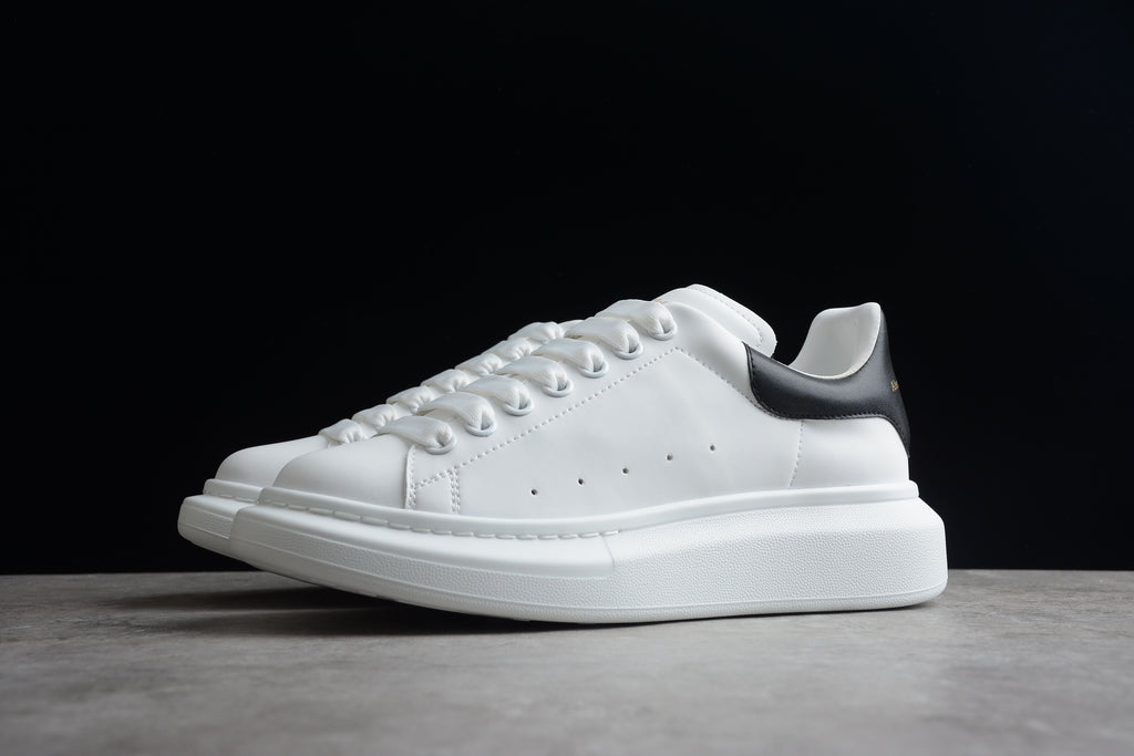 (G5) Alexander McQueen tenis bajos Oversize Talon Piel Negro