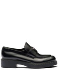 N374O Prada
mocasines con placa del logo - Calzado de mujer y hombre