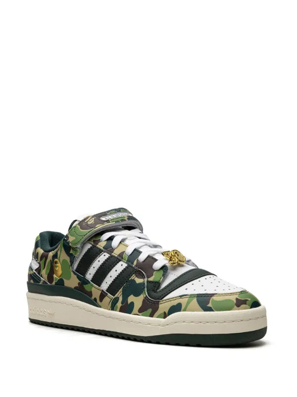 adidas "tenis Forum 84 Low ""30th Anniversary Green Camo"" de adidas x BAPE" - Calzado de mujer y hombre