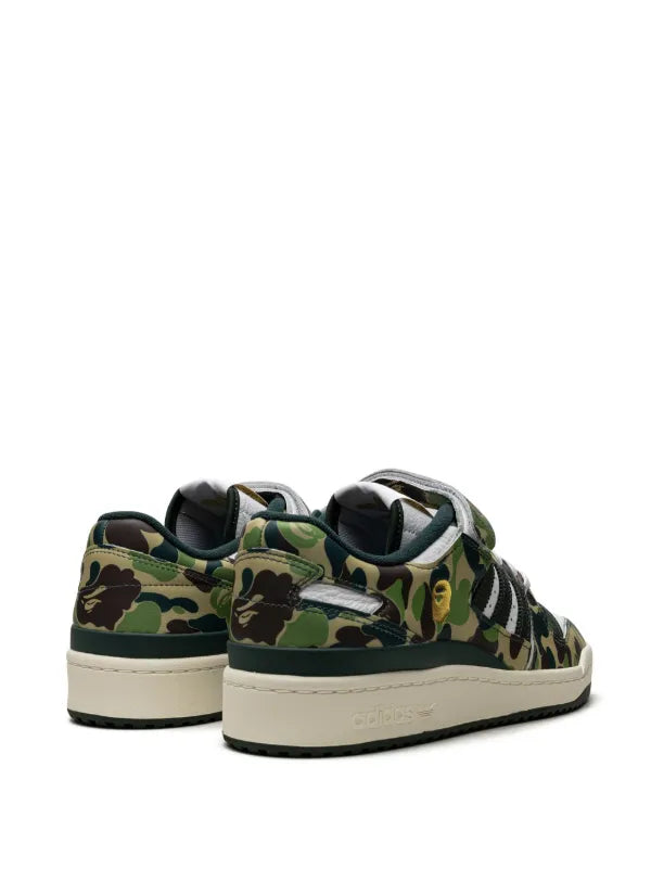 adidas "tenis Forum 84 Low ""30th Anniversary Green Camo"" de adidas x BAPE" - Calzado de mujer y hombre