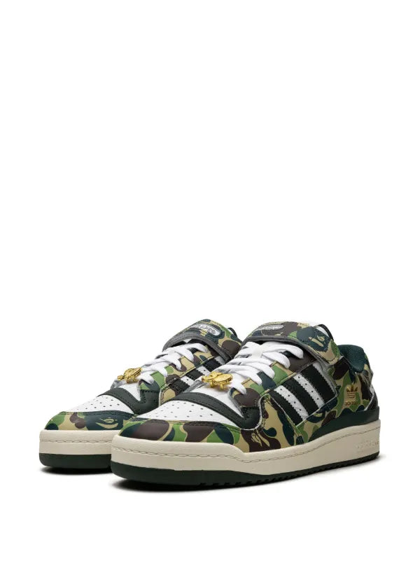 adidas "tenis Forum 84 Low ""30th Anniversary Green Camo"" de adidas x BAPE" - Calzado de mujer y hombre