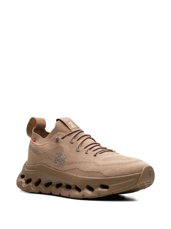 ON RUNNING tenis Cloudtilt "Dark Sand" en colaboración con Loewe