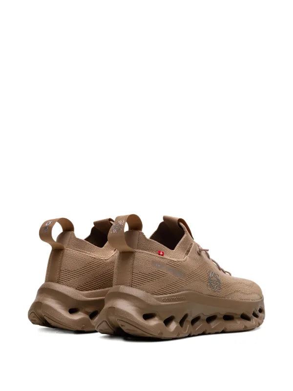 ON RUNNING tenis Cloudtilt "Dark Sand" en colaboración con Loewe