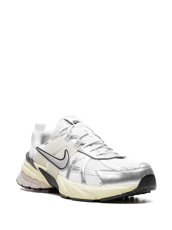 Nike tenis V2K Run Pure Platinum/Metallic Silver Vomero