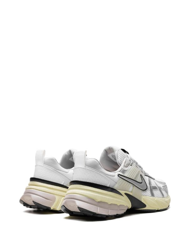 Nike tenis V2K Run Pure Platinum/Metallic Silver Vomero