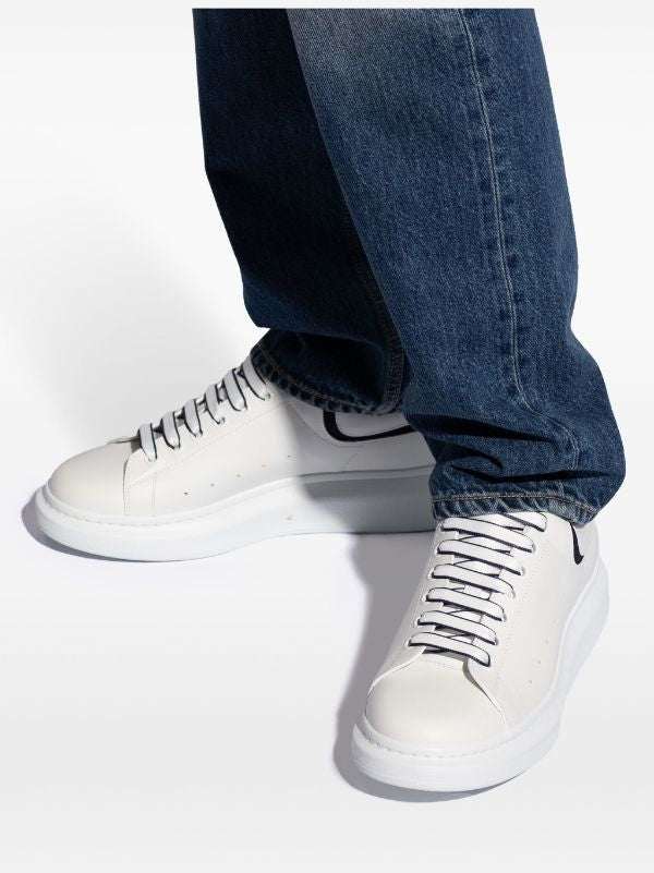 Alexander McQueen
tenis con agujetas oversize