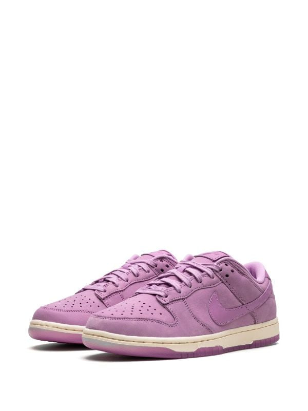N373O 
Nike
Dunk Low "Rush Fuchsia" sneakers