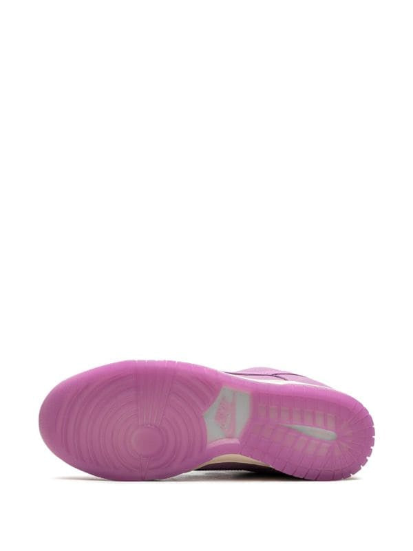 N373O 
Nike
Dunk Low "Rush Fuchsia" sneakers