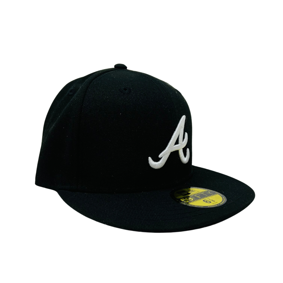 Gorra SnapBack New Era Atlanta Braves Black On White 59FIFTY Cerrada negro blanco