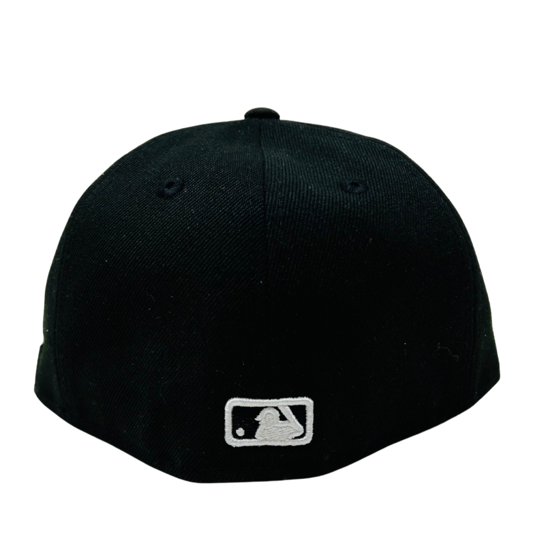 Gorra SnapBack New Era Atlanta Braves Black On White 59FIFTY Cerrada negro blanco