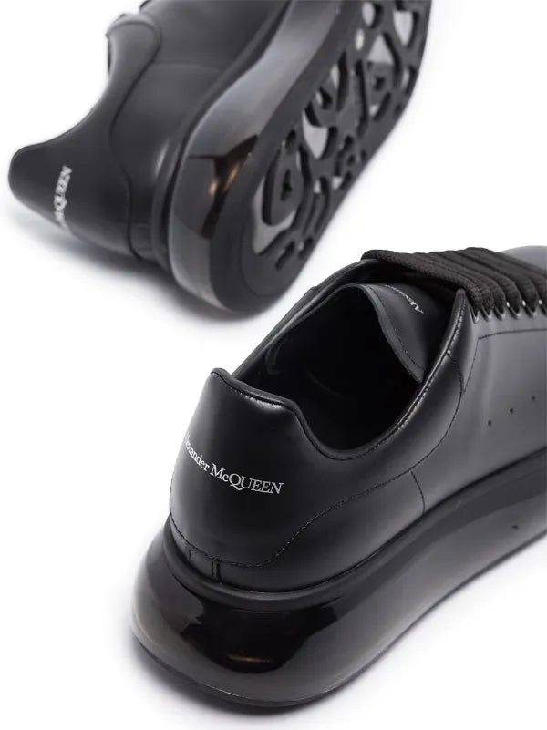 Alexander McQueen tenis mid-top con suela transparente