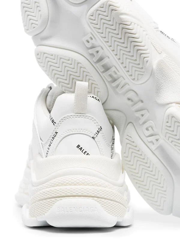 N370O Balenciaga tenis Triple S con agujetas