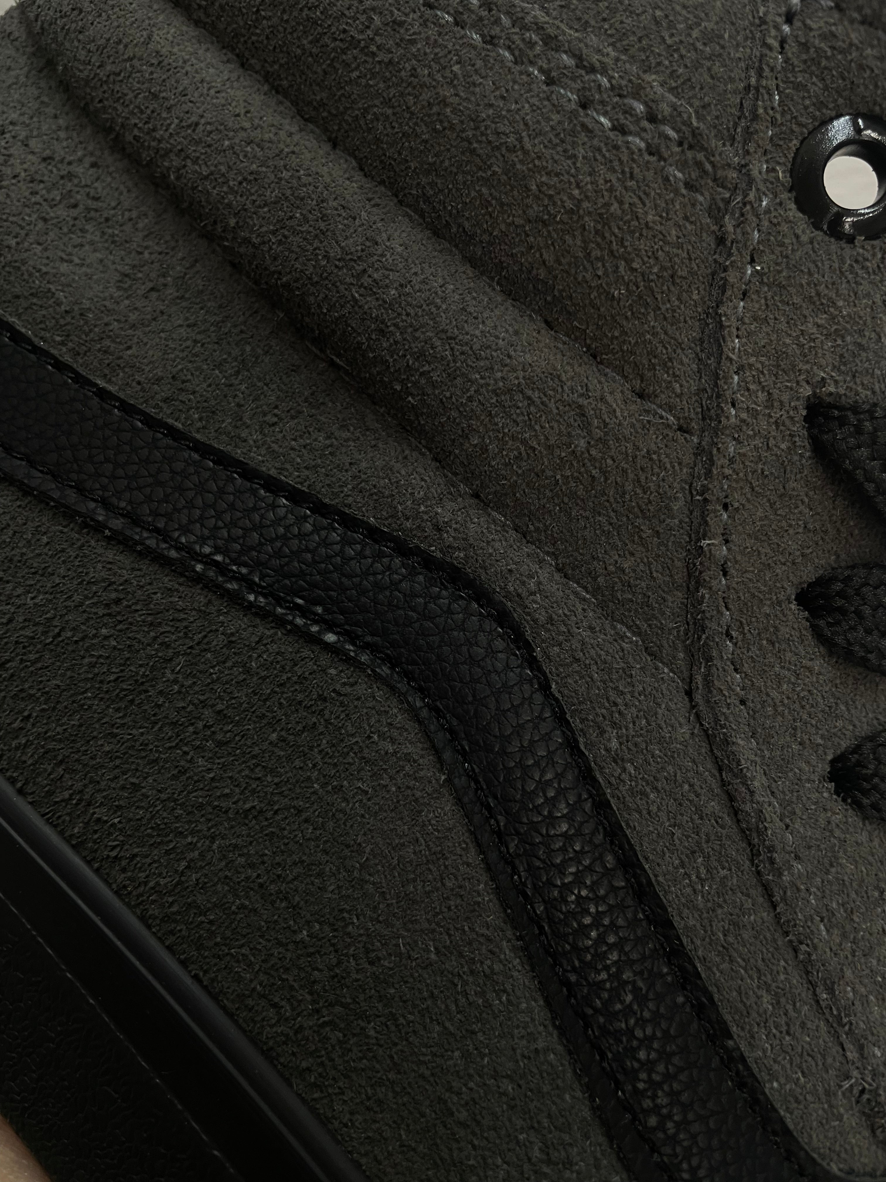 N370O Vans Sk8-Hi Mono Chambray Black Suede