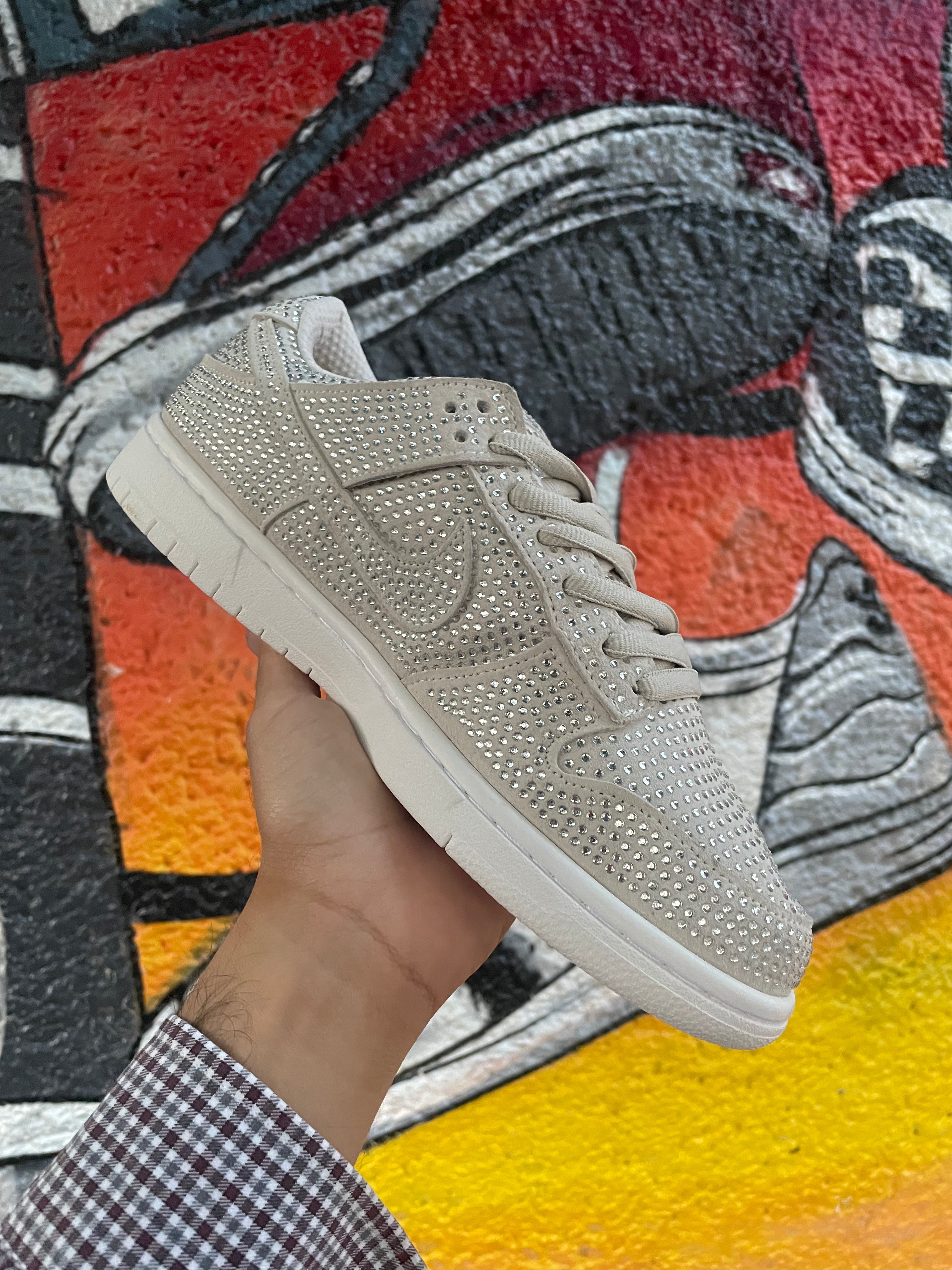 N372O Nike DUNK LOW "Cactus Plant Flea Market - Swarovski Crystals" dunk swarowsky plata - Calzado de mujer y hombre